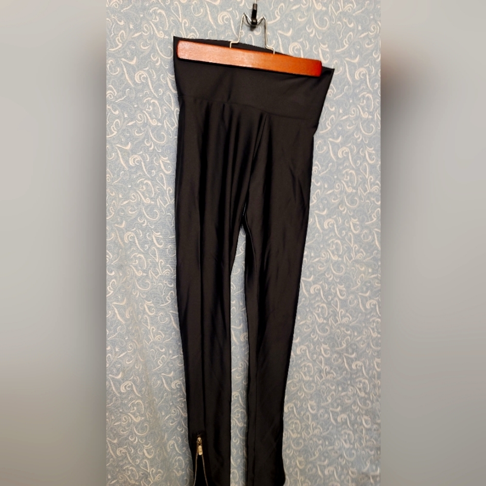 R&R LEGGINGS  SOFT ZIPPERS MEDIUM